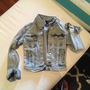 H&M light wash denim jacket